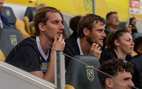 Paul Mirabel, Matthias Quiviger, dit Ragnar Le Breton - Match des Légendes du Variétés Club de France contre le FC Nantes au profit du Secours Populaire au stade de la Beaujoire à Nantes le 3 juin 2025. © Martin Bousseau/Bestimage