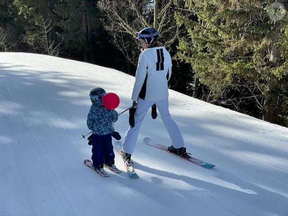 Cette photo est la seule que la maman a postée de son fils sur les réseaux sociaux.

Elodie Fontan et son petit Raphaël.
