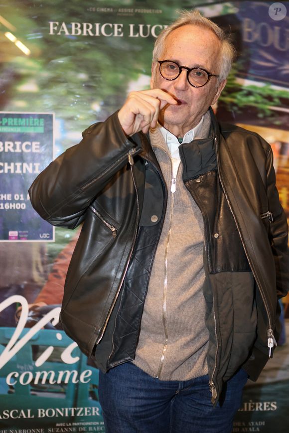Au Figaro, il a expliqué son geste radical : "Dans douze, quinze ans, il n'y aura plus d'Île de Ré. La mer va monter. C'était les dernières vacances."

Exclusif - Fabrice Luchini à l'avant-première du film "Victor comme tout le monde" de P.Bonitzer, à l'UGC Ciné Cité Bordeaux, le 1er mars 2026.
© Jean-Marc Lhomer / Bestimage