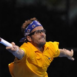 Ce choix leur a permis de vivre sereinement leur histoire.

Le Français Arnaud Clément bat, 6-3, 2-6, 4-6, 6-2, 6-1, l'Ukrainien Sergiy Stakhovsky lors du premier tour, Jour 2, de l'Open d'Australie à Melbourne, Australie, le 20 janvier 2009. Photo par Corinne Dubreuil/Cameleon/ABACAPRESS.COM