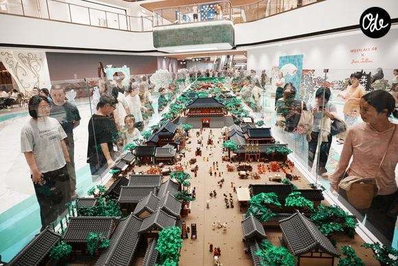 "Au bord de la rivière pendant le festival de Qingming" : une œuvre réalisée avec près de 3 millions de briques LEGO dans un centre commercial de Hangzhou. Cost Foto / Bestimage