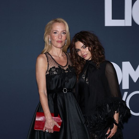 Gillian Anderson et Ariana Greenblatt - Photocall de la soirée "LOreal Lights on women's worth" lors du 79ème Festival international du Film de Cannes le 22 mai 2026.
© Denis Guignebourg / Bestimage