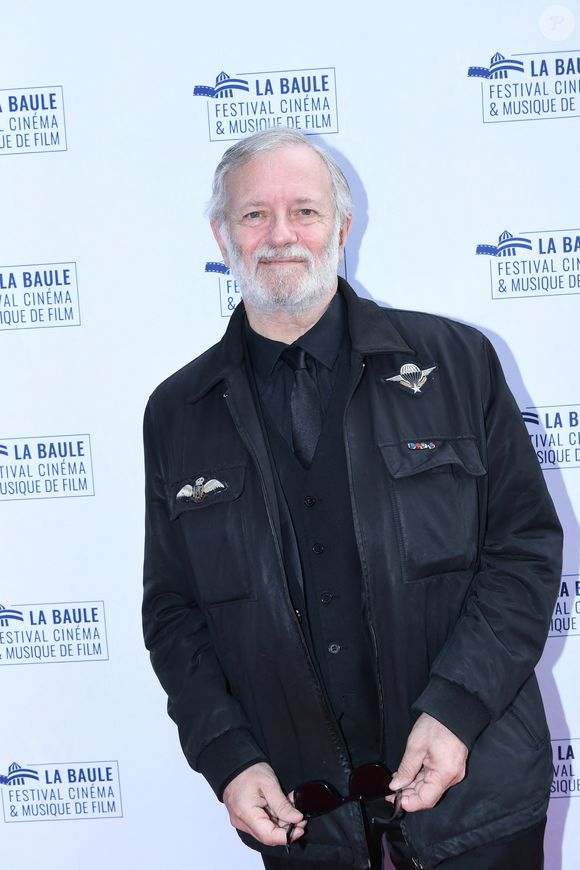 Info - Le jeu d'enquête " Murder Party au Musée " sur M 6 sera présenté par Françis Huster - Francis Huster - 10ème Festival du Cinéma et de la Musique de Film à La Baule le 29 juin 2024. A l'occasion de ses 10 ans le festival de la Baule dirigé par S. Bobino et C Barratier ont reçu une pléiades de personnalité du cinéma à La Baule pour honorer pour la longue et riche carrière de C. Lelouch !
Les cocktails ou se mélangeaient les personnalités se déroulaient l'hôtel Hermitage ou JD Barrière les accueillait... ensuite tout ce petit monde se retrouvait à l'Atlantia pour les projections et enfin finissait tous sur la plage de l'Albatros afin d'y dîner et faire la fête avec un groupe musical diffèrent chaque soir ! © Rachid Bellak/Bestimage