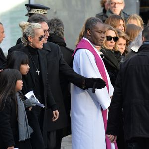 Laeticia Hallyday, ses filles Joy et Jade - Sorties de l'église de la Madeleine après les obsèques de Johnny Hallyday à Paris le 9 décembre 2017.
© Veeren / Bestimage