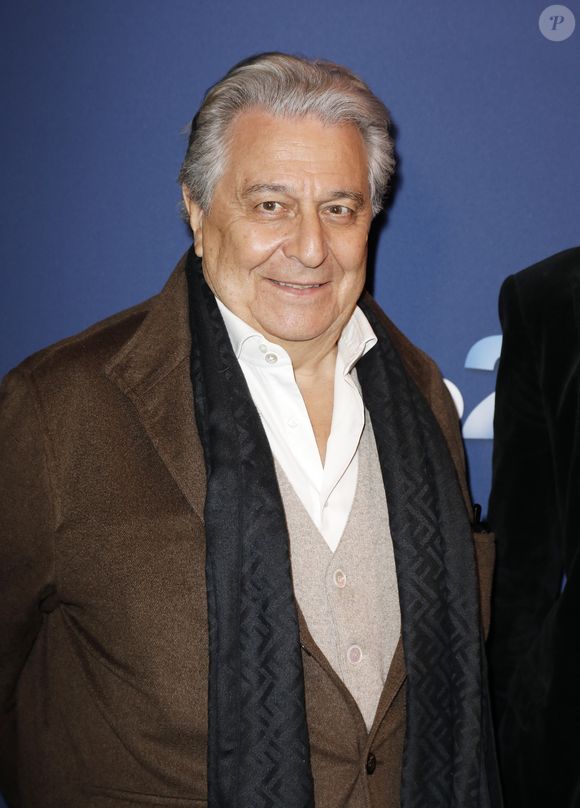 Sans filtre, il a expliqué avoir fui Paris en raison d'une circulation devenue infernale, du coût de la vie et d'une agressivité ambiante.

Christian Clavier - Première du film "Cocorico 2" au Publicis Cinémas à Paris le 31 mars 2026. © Marc Ausset-Lacroix/Bestimage