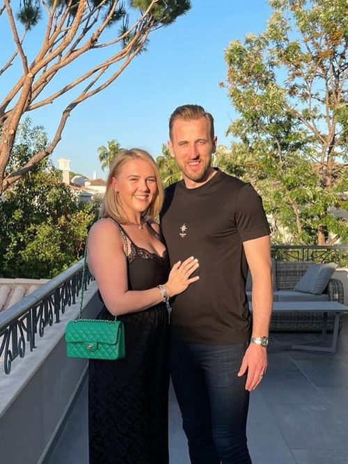 Elle l’a connu à l’école et ne l’a plus quitté : qui est Kate Goodland, la femme de Harry Kane et mère de ses 4 enfants ?