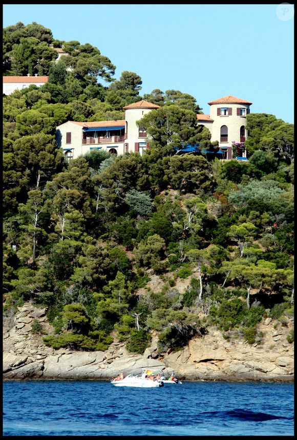 Nicolas Sarkozy et Carla Bruni arrivent au Cap Nègre pour leurs vacances en 2010. © DOMINIQUE JACOVIDES / BESTIMAGE