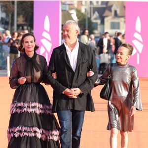 Carole Bouquet, Arnaud des Pallières et Dominique Frot - Arrivées à la cérémonie de clôture et la projection du film Joika lors de la 49ème édition du festival du film américain de Deauville le 9 septembre 2023.

© Denis Guignebourg / Bestimage