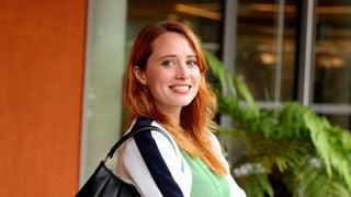 "Il n'y a pas d'appartenance" : Quand elle est avec quelqu'un, Claire Romain (Cat's Eyes) ne s'empêche pas de faire d'autres rencontres