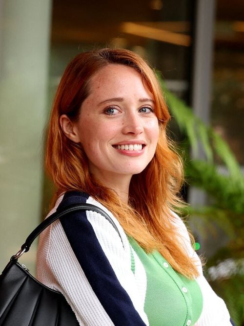 "Il n'y a pas d'appartenance" : Quand elle est avec quelqu'un, Claire Romain (Cat's Eyes) ne s'empêche pas de faire d'autres rencontres