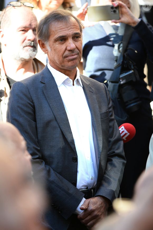 Paul Belmondo à la sortie des obsèques de Claudia Cardinale en l'église Saint-Roch de Paris, France, le 30 septembre 2025. © Bestimage