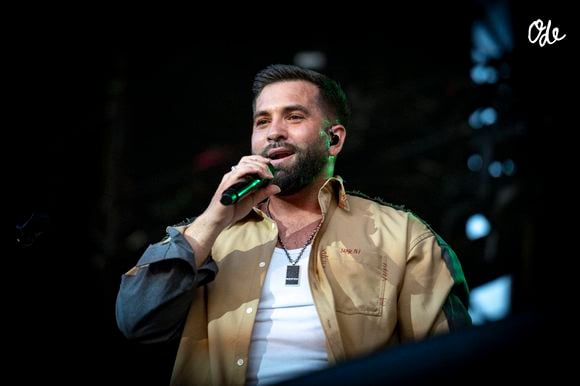 Kendji Girac en concert lors du festival de musique du Printemps de Perouges au Chateau de Saint-Maurice-de-Remens le 29 juin 2025. © Sandrine Thesillat / PsNewZ / Bestimage