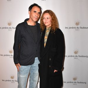 Ils disent continuer à se porter « respect » et « affection ».

Vanessa Paradis et Samuel Benchetrit lors de l'anniversaire (trois ans) de l'hôtel Les Jardins du Faubourg à Paris le 9 juin 2022.
© Veeren / Bestimage