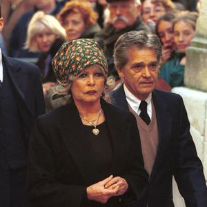 © Pool ABACA. St Tropez, France, 18/02/2000. Les obsèques de Roger Vadim : Brigitte Bardot et son mari Bernard d'Ormale.