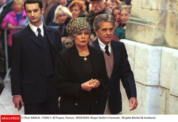 © Pool ABACA. St Tropez, France, 18/02/2000. Les obsèques de Roger Vadim : Brigitte Bardot et son mari Bernard d'Ormale.