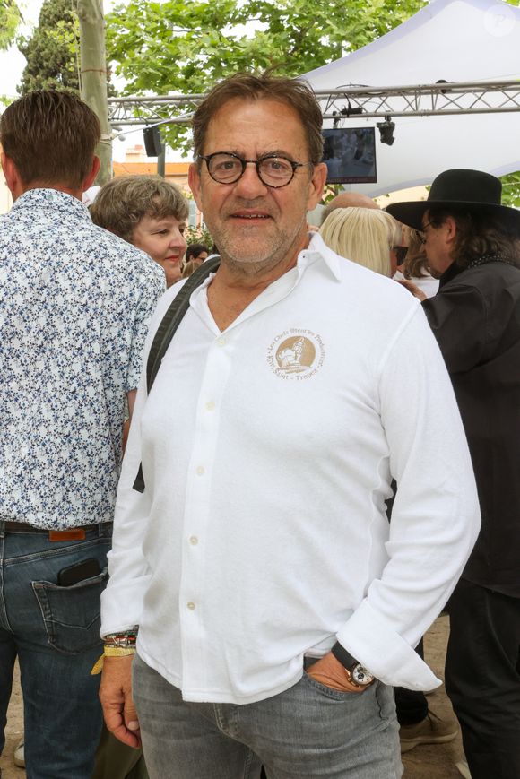 A l'occasion du huitième anniversaire du restaurant, une carte spéciale.

Les Chefs à Saint-Tropez fêtent les producteurs 2025 - Inauguration de la 5e édition, les Chefs et les producteurs se retrouvent sur la place des Lices à Saint-Tropez, le 3 mai 2025. Le chef Michel Sarran. ©Jean-Marc Lhomer / Bestimage.