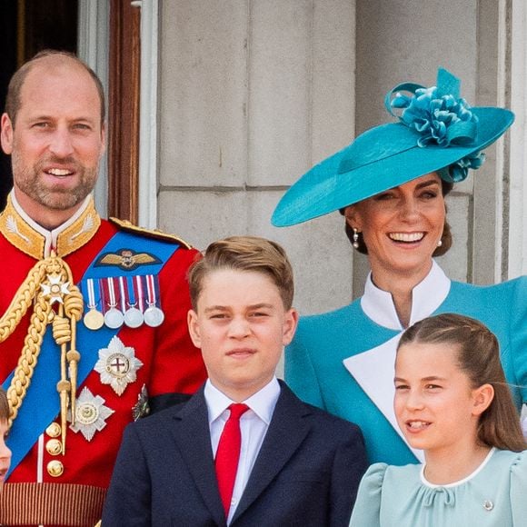 (de gauche à droite) Le prince Louis, le prince de Galles, le prince George, la princesse de Galles et la princesse Charlotte sur le balcon du palais de Buckingham, à Londres, pour assister au défilé aérien qui suit la cérémonie de la montée des couleurs dans le centre de Londres, à l'occasion de l'anniversaire officiel du roi Charles III.  Le 14 juin 2025. Photo by Aaron Chown/PA Wire/ABACAPRESS.COM
