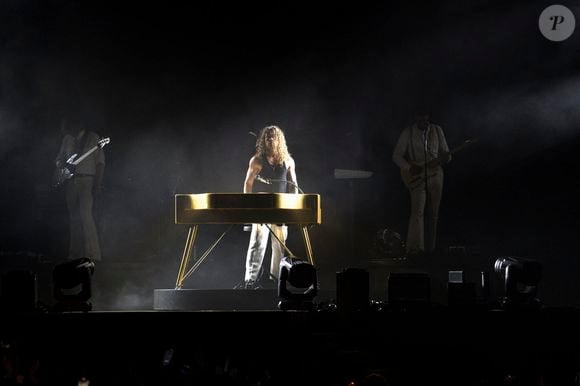 Julien Doré en concert au festival du Printemps de Pérouges au Château de Saint-Maurice-de-Rémens (01) le 25 juin 2025. © Sandrine Thesillat / PsNewZ / Bestimage