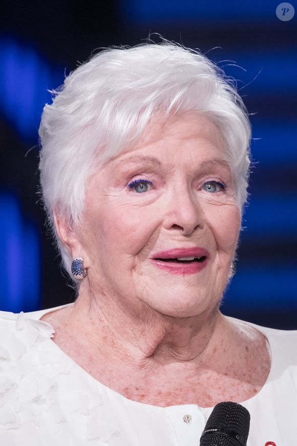 Exclusif - Line Renaud - Enregistrement de l'émission "100 ans de comédies musicales pour le Sidaction", qui sera diffusée le 2 avril sur France 2.
© Moreau-Perusseau / Bestimage