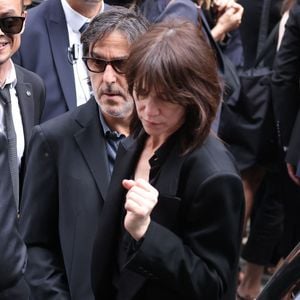 Charlotte Gainsbourg et Yvan Attal - Sorties des célébrités aux obsèques de Jane Birkin en l'église Saint-Roch à Paris. Le 24 juillet 2023
© Jacovides-KD Niko / Bestimage