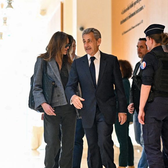 Nicolas Sarkozy et sa femme Carla Bruni - Dernier jour du procès du financement libyen de Sarkozy: ses avocats de l’ancien président vont plaider la relaxe, au tribunal de Paris, France, le 8 avril 2025. © Pierre Perusseau/Bestimage