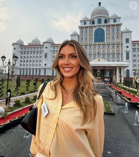 Elle en a gardé une cicatrice
Agathe Cauet en Inde pour Miss Monde