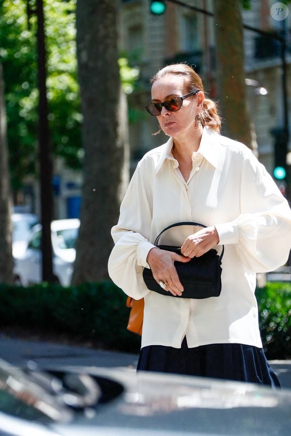 Exclusif - Carole Bouquet - Arrivées aux obsèques de Francis Giacobetti à la chapelle Saint Pierre de Neuilly-sur-Seine, France, le 12 juin 2025. © Christophe Clovis/Bestimage