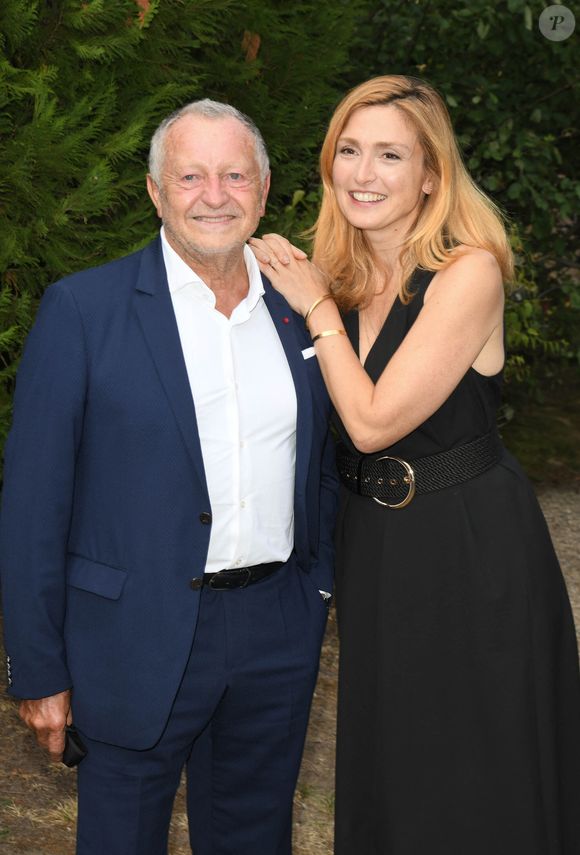 Jean-Michel Aulas et Julie Gayet - Photocall du film "Les joueuses" - Festival du film Francophone d'Angoulême 2020 le 1er septembre 2020.
© Guirec Coadic / Bestimage