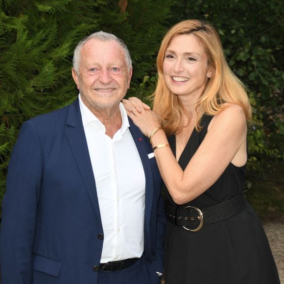 Jean-Michel Aulas et Julie Gayet - Photocall du film "Les joueuses" - Festival du film Francophone d'Angoulême 2020 le 1er septembre 2020.
© Guirec Coadic / Bestimage