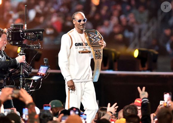 Snoop Dog était un invité spécial à WrestleMania XL au Lincoln Financial Field à Philadelphie, PA, USA le 7 avril 2024. Photo by George Napolitano/Splas News/ABACAPRESS.COM