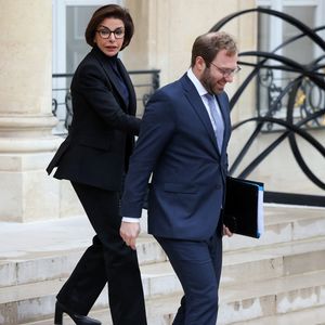 Rachida Dati, ministre de la culture et le ministre français de l'Économie, des Finances et de l'Industrie Antoine Armand à la sortie du conseil des ministres au palais de l'Elysée, à Paris, le 11 décembre 2024.  © Stéphane Lemouton / Bestimage