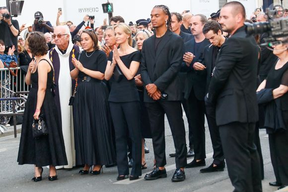Manon Ardisson, Ninon Ardisson, Patrick Ardisson et Audrey Crespo-Mara aux obsèques de Thierry Ardisson en l’église Saint-Roch de Paris, le 17 juillet 2025. 

Photo : Clovis-Jacovides / Bestimage