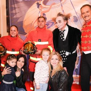 Carole Carat et Fabienne Carat au photocall de la générale du spectacle "Tempo" du Cirque d'Hiver Bouglione à Paris, France, le 18 octobre 2025. © Coadic Guirec/Bestimage