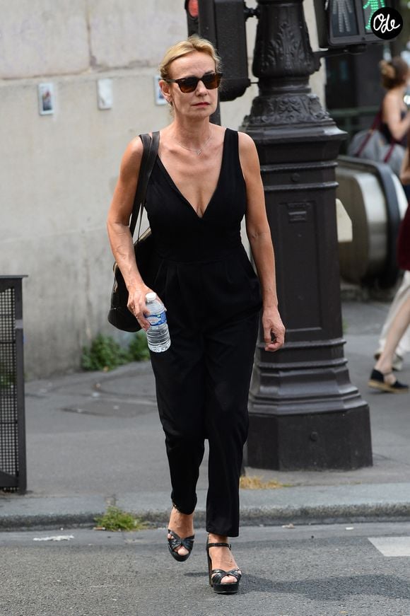 Sandrine Bonnaire - Mariage de Claude Lelouch à la mairie du 18ème à Paris. 
Agence / Bestimage