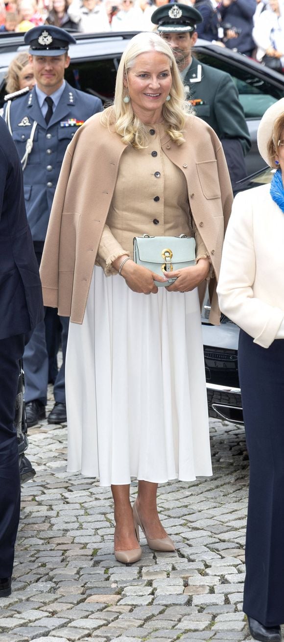 Le prince héritier Haakon (Norvège), la princesse héritière Mette-Marit (Norvège), le prince Sverre Magnus (Norvège) : célébrations du 200e anniversaire du premier départ organisé d'émigrants vers les États-Unis à bord du navire « Restoration », à Stavanger, en Norvège, le 4 juillet 2025. © Dana Press / Bestimage