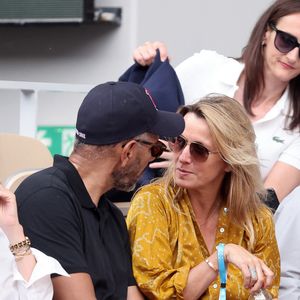 Roschdy Zem et sa compagne Sarah Lavoine en tribunes des Internationaux de France de tennis de Roland Garros 2023 à Paris le 11 juin 2023. © Jacovides-Moreau/Bestimage