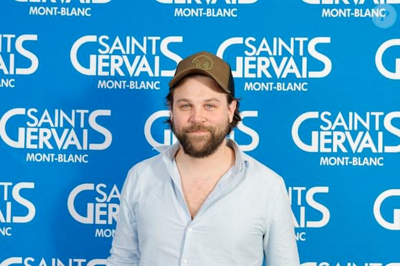 "Il reste mon petit garçon, mais fête ses 12 ans ce 28 mars et me dépasse déjà de trois centimètres ! Nous nous partageons sa garde, avec son père, Arthur Jugnot, et nous sommes très entourés par notre famille"

Arthur Jugnot - 40ème Festival Saint-Gervais Mont-Blanc d'Humour le 8 avril 2024. © Boris Molinier via Bestimage