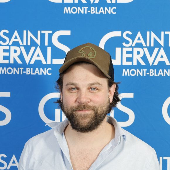 "Il reste mon petit garçon, mais fête ses 12 ans ce 28 mars et me dépasse déjà de trois centimètres ! Nous nous partageons sa garde, avec son père, Arthur Jugnot, et nous sommes très entourés par notre famille"

Arthur Jugnot - 40ème Festival Saint-Gervais Mont-Blanc d'Humour le 8 avril 2024. © Boris Molinier via Bestimage