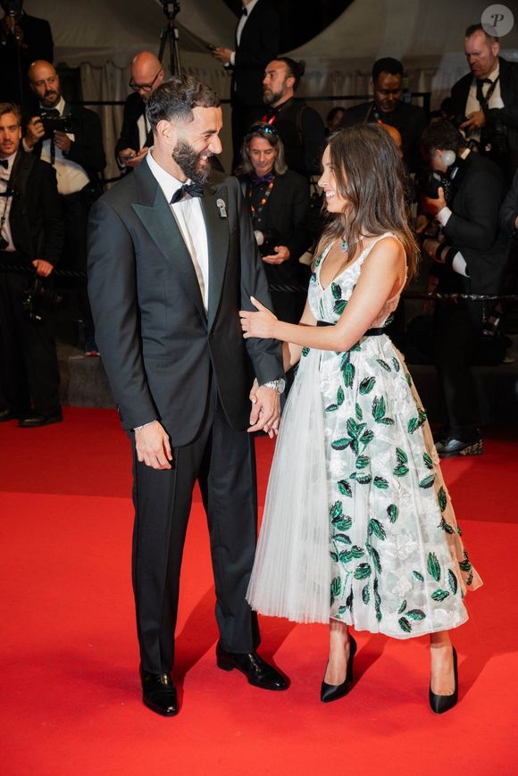 Karim Benzema et sa compagne Lyna Khoudri à la descente des marches du film « 13 jours 13 nuits » lors du 78ème Festival International du Film de Cannes. Le 23 mai 2025
© Backgrid USA/ Bestimage