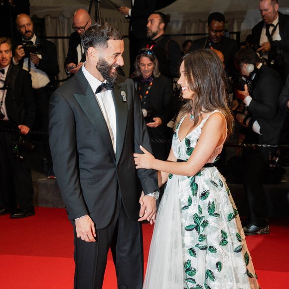 Karim Benzema et sa compagne Lyna Khoudri à la descente des marches du film « 13 jours 13 nuits » lors du 78ème Festival International du Film de Cannes. Le 23 mai 2025
© Backgrid USA/ Bestimage