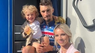 La famille de Marion Rousse et Julian Alaphilippe s'est agrandie avec Elliot, le couple profite de l'après Tour de France en famille