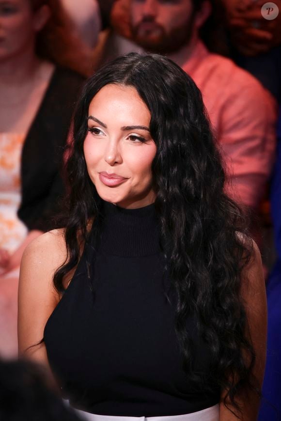 Exclusif - Nabilla Vergara - Plateau de l'émission "C à vous" lors du 78ème Festival International du Film de Cannes le 21 mai 2025. © Jack Tribeca / Bestimage
