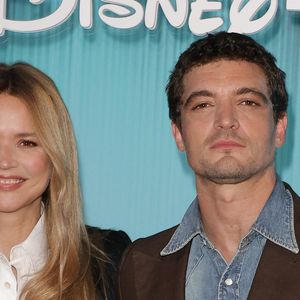 Virginie Efira et son compagnon Niels Schneider - Photocall du showcase 2026 Disney+ à l'Institut de France à Paris le 15 janvier 2026. © Coadic Guirec/Bestimage