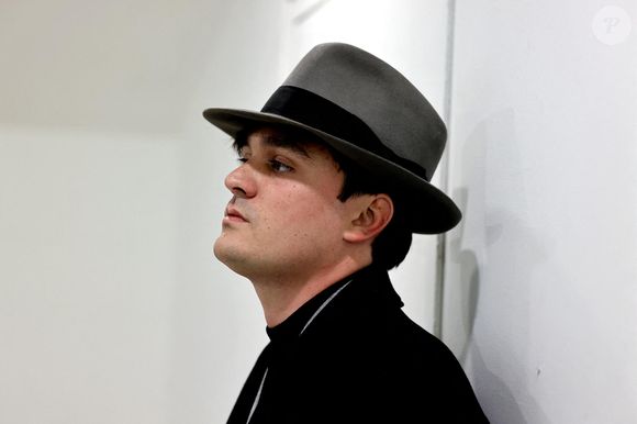 Difficile de ne pas voir la référence au grand amour de son père Alain Delon, la grande Romy Schneider

Exclusif - Alain-Fabien Delon lors du cocktail après-spectacle lors de la soirée Ciné-concert symphonique "Alain Delon, le dernier Samouraï" au Palais des congrès à Paris le jour de son anniversaire le 8 novembre 2024.

© Jacovides / Moreau / Bestimage