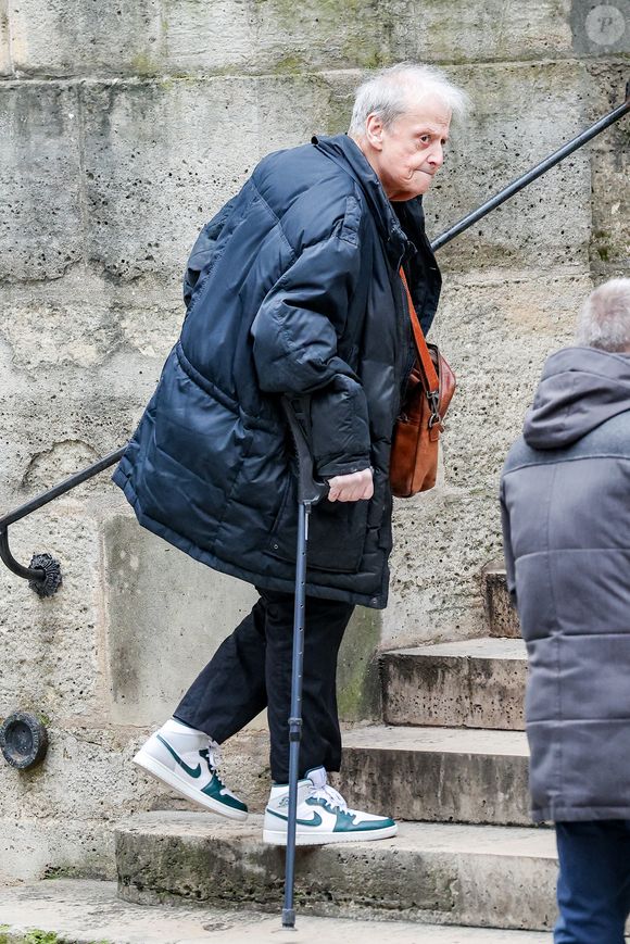 Guy Carlier - Arrivées aux obsèques de C.Laborde en l’église Saint-Roch à Paris, le 6 février 2025. Décédée le 28 janvier 2025 à l'âge de 73 ans, l'ancienne présentatrice météo de TF1 (1988 - 2017) était atteinte de la maladie neurodégénérative à corps de Lewy. 
© Jacovides - Moreau / Bestimage