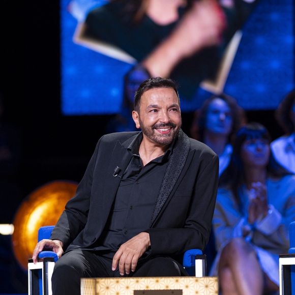 Il décrit une relation très affectueuse et protectrice avec eux.

Exclusif - Exclusif - Kamel Ouali lors de l'enregistrement de l'émission "La Boîte à secrets", présentée par F.Bollaert et diffusée le 3 octobre 2025 sur France 3, dans les studios du Lendit à Saint-Denis, Seine Saint-Denis, France, le 9 septembre 2025. © Pierre Perusseau/Bestimage