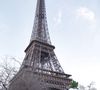 Il s'agit d'un impressionnant tronçon de 2,75 mètres de haut, composé de 14 marches de l'escalier hélicoïdal d'origine de la Tour Eiffel (celui de 1889).

La tour Eiffel et le Champ-de-Mars sont sous la neige à Paris le 7 janvier 2026.

© Christophe Aubert / Bestimage
