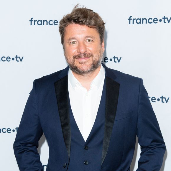 Bruno Guillon lors du photocall dans le cadre de la conférence de presse de France Télévisions au Pavillon Gabriel à Paris, France, le 24 août 2021. © Pierre Perusseau/Bestimage