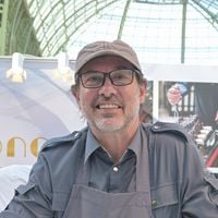 Combien coûte un menu dans le restaurant de Paul Pairet situé dans un chic quartier parisien ?