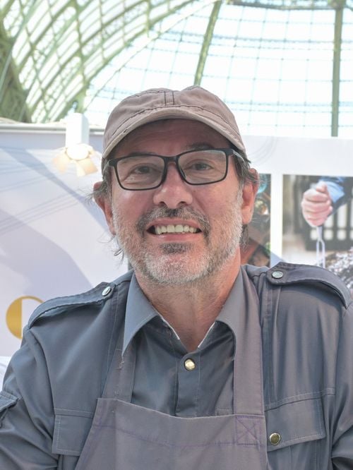 Combien coûte un menu dans le restaurant de Paul Pairet situé dans un chic quartier parisien ?